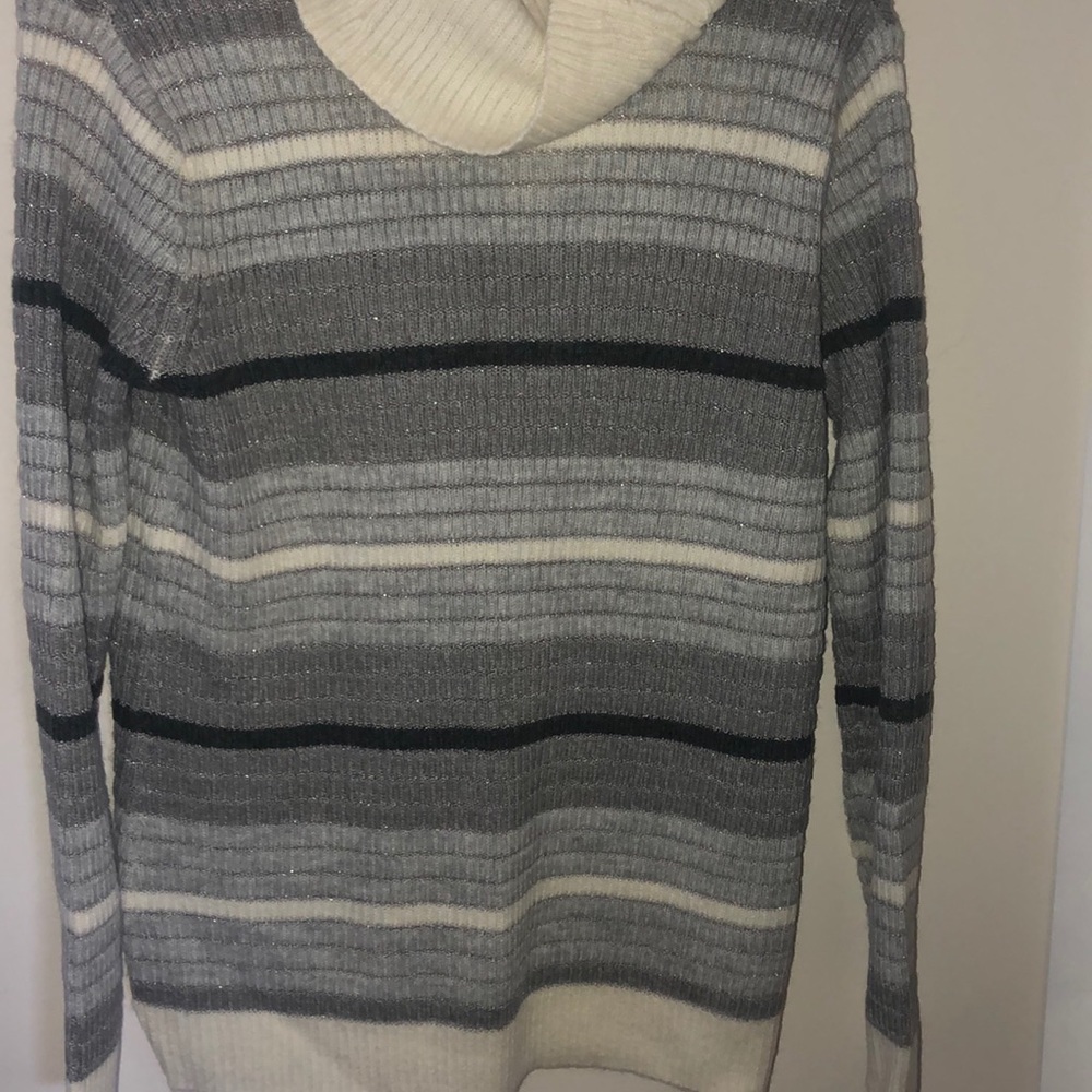 Calvin Klein sweater - Picture 4 of 4